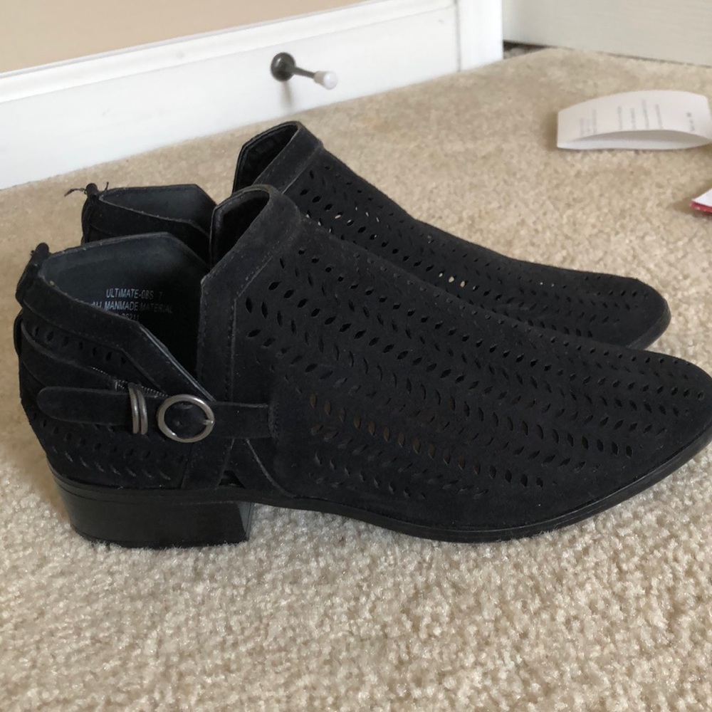 BAMBOO - sz 7 - Black Ankle Bootie